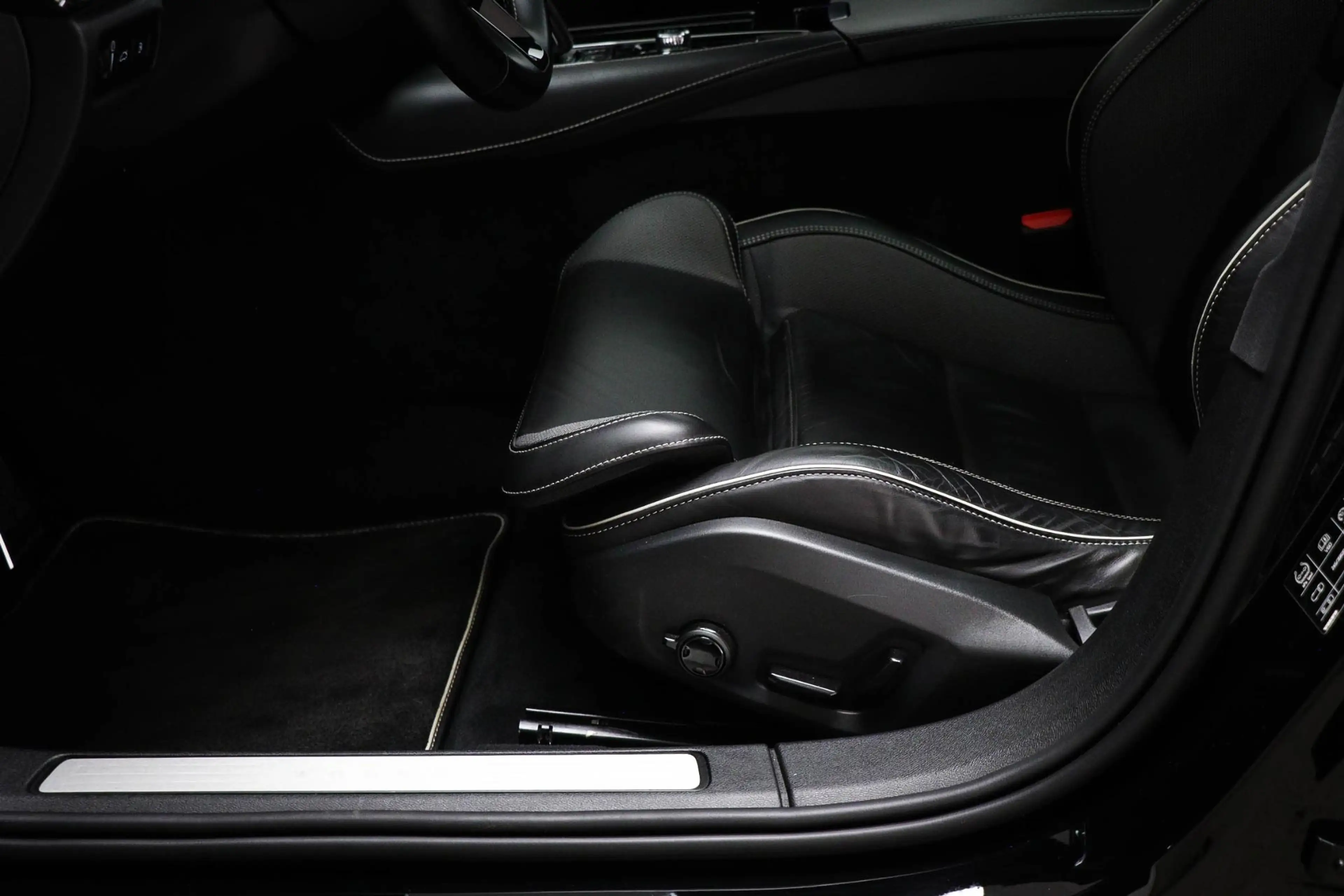 Volvo V60 2.0 T8 Twin Engine AWD Polestar Engineered | PANOR — photo 35