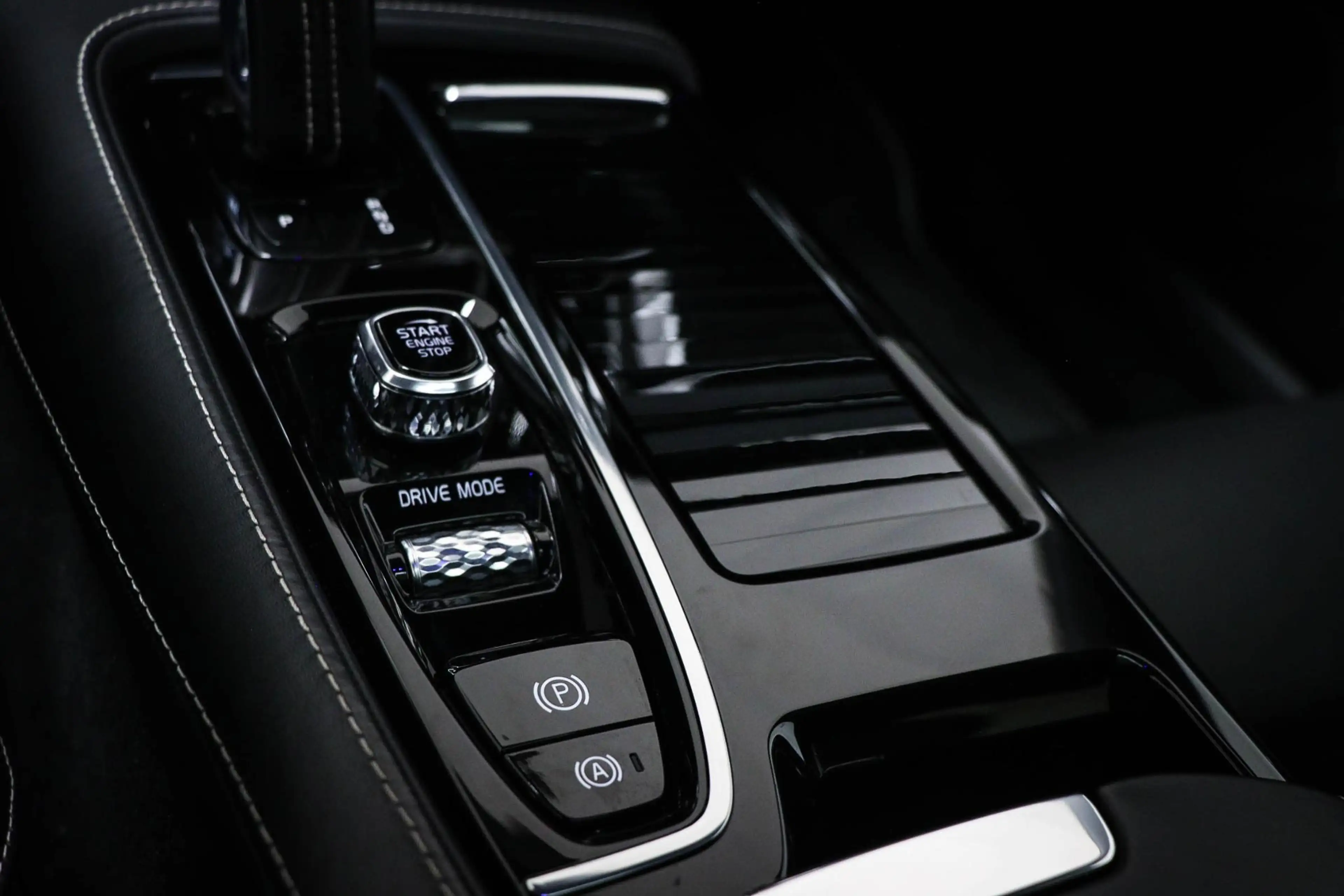 Volvo V60 2.0 T8 Twin Engine AWD Polestar Engineered | PANOR — photo 43