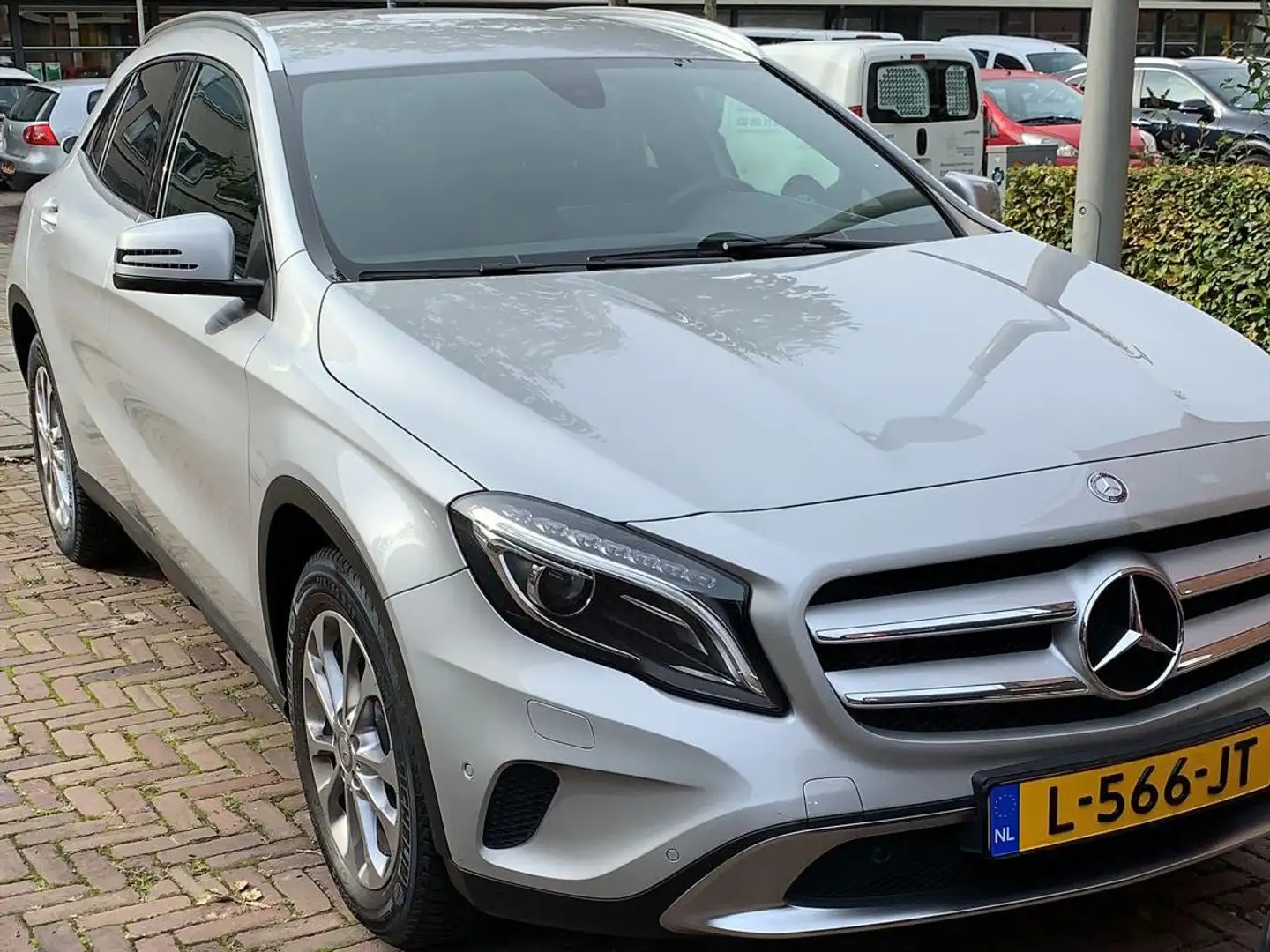 Mercedes-Benz GLA 180 GLA 180 Ambition srebrna - 1