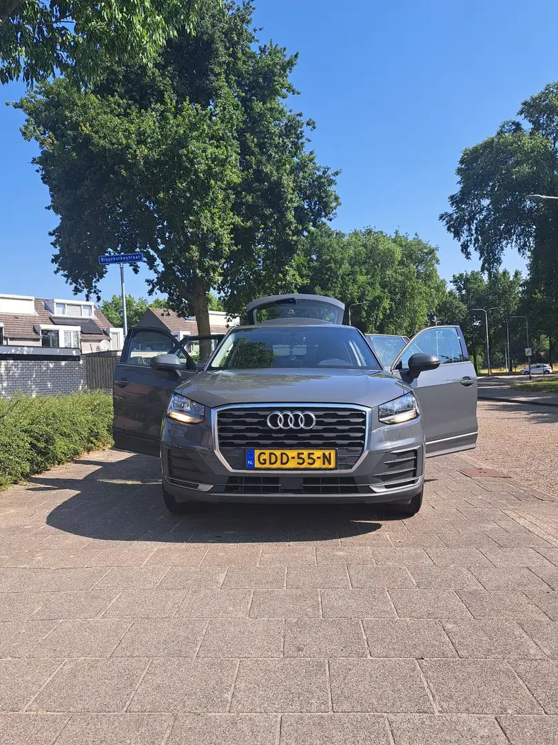 Audi Q2 30 TFSI design Grijs - 1