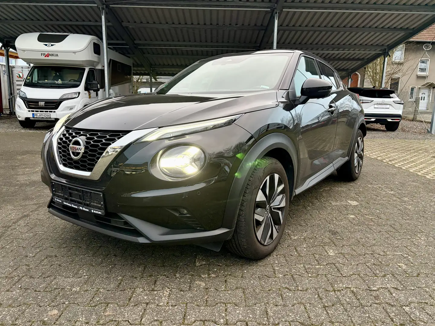 Nissan Juke Juke 1.0 DIG-T N-Connecta Schwarz - 1