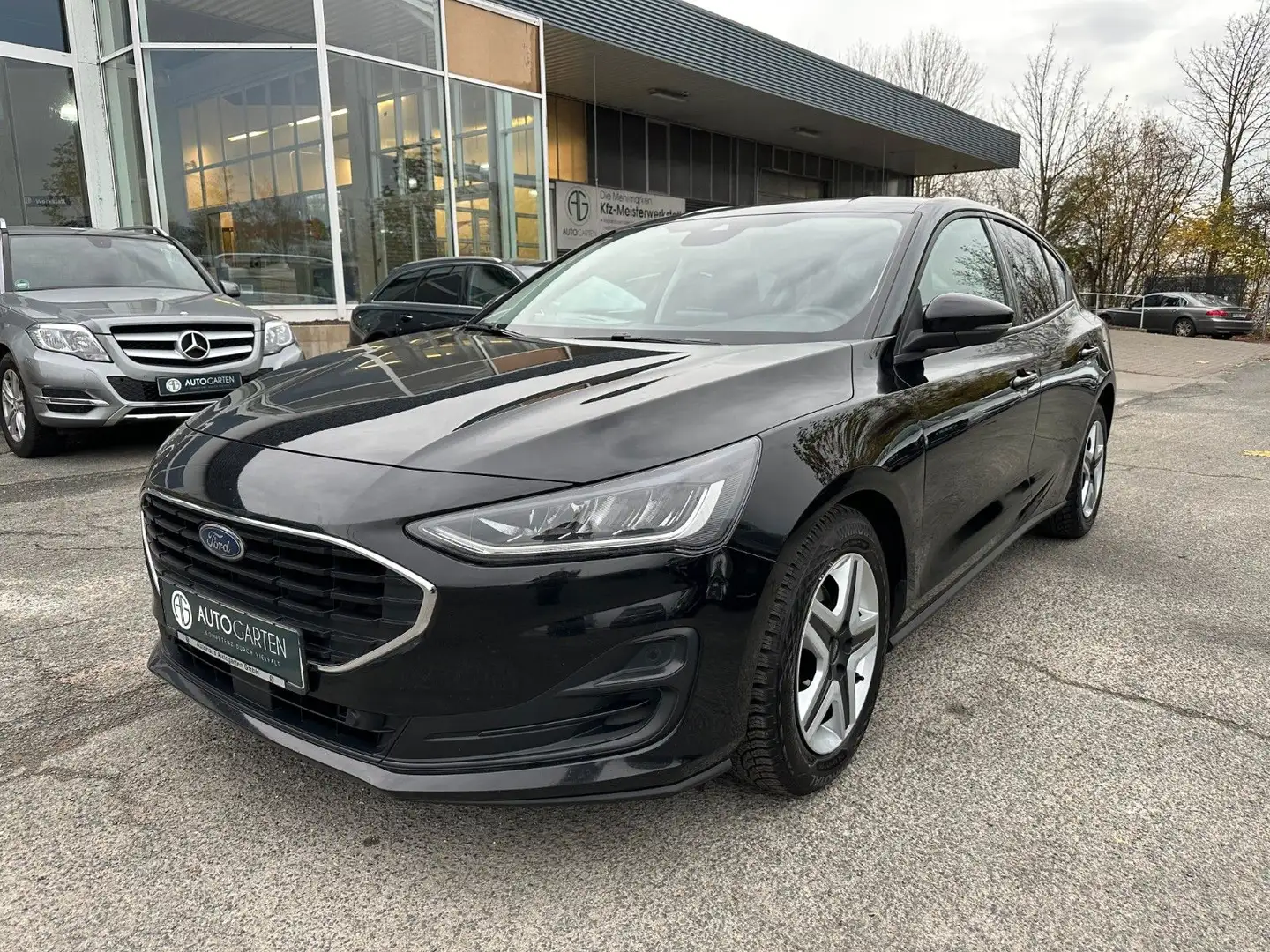 Ford Focus Lim. Cool & Connect*Navi*PDC*Led Noir - 1