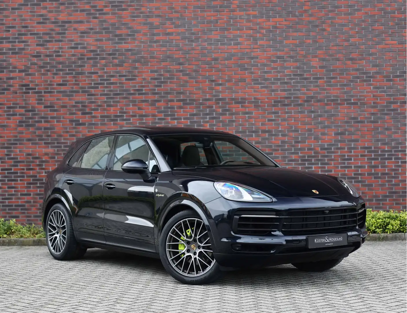 Porsche Cayenne 3.0 E-Hybrid *Pano*PASM*Chrono*HUD*360* Blauw - 1