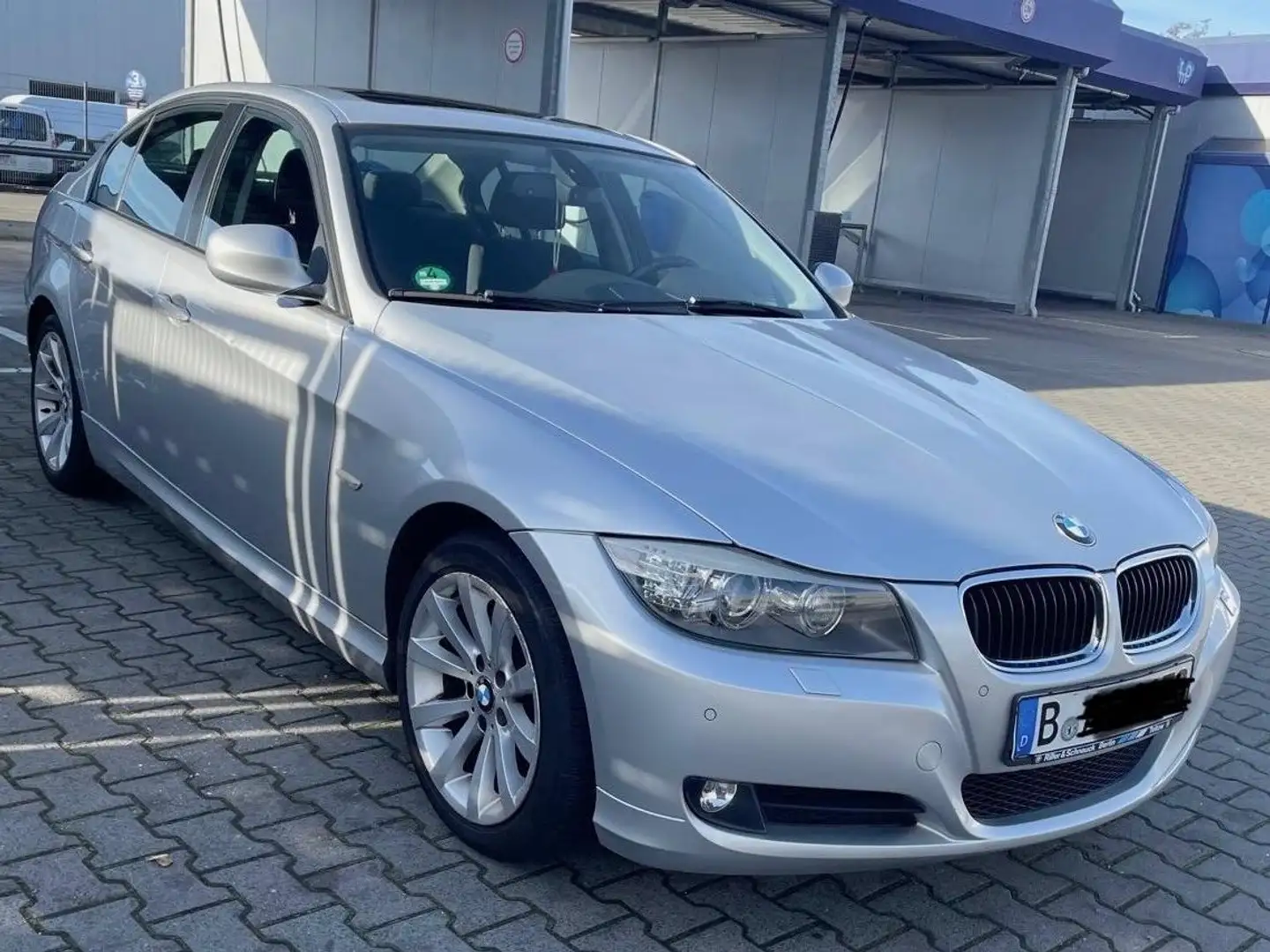 BMW 318 3er 318i Aut. Stříbrná - 1