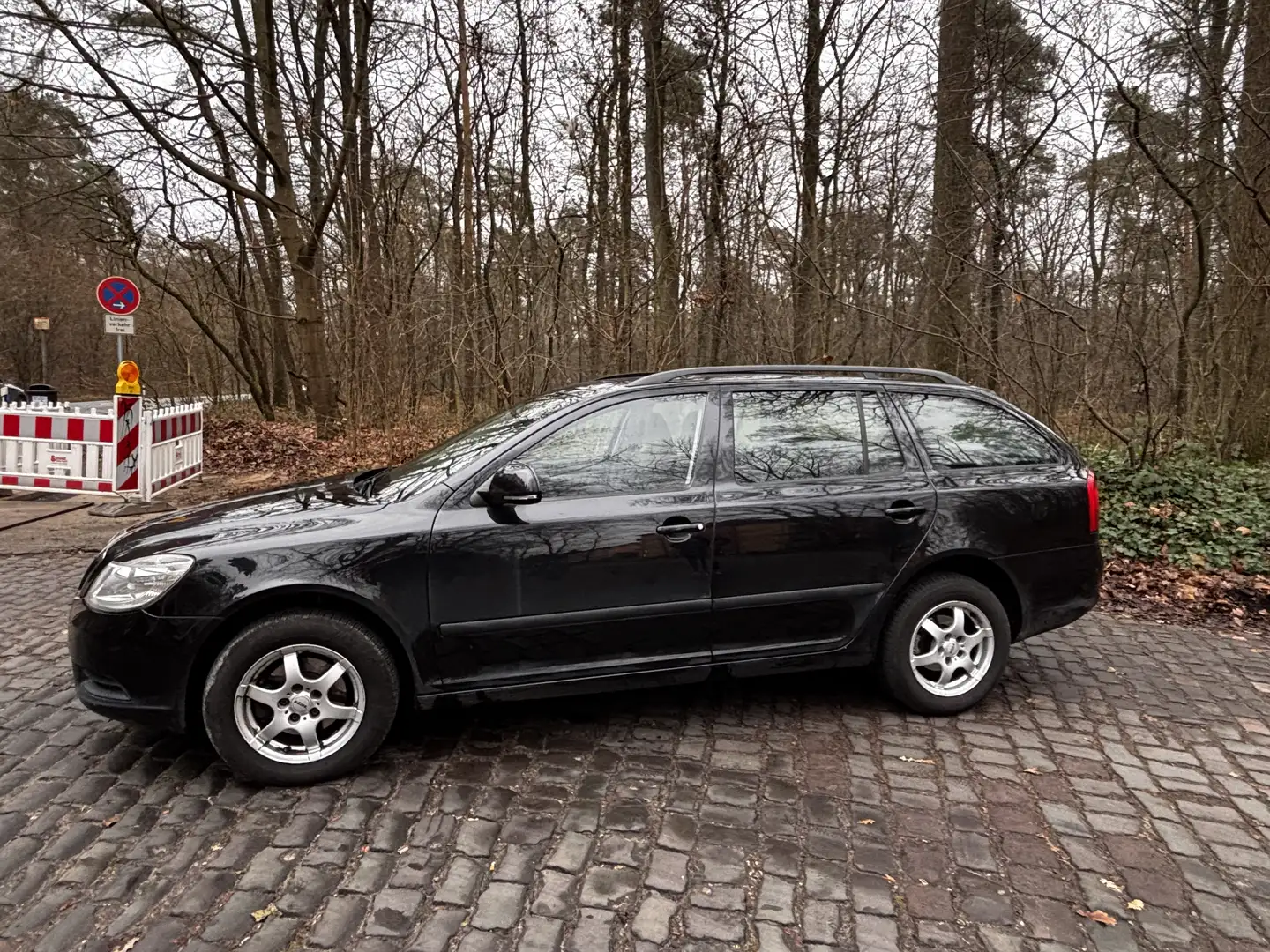 Skoda Octavia Ambition Schwarz - 2
