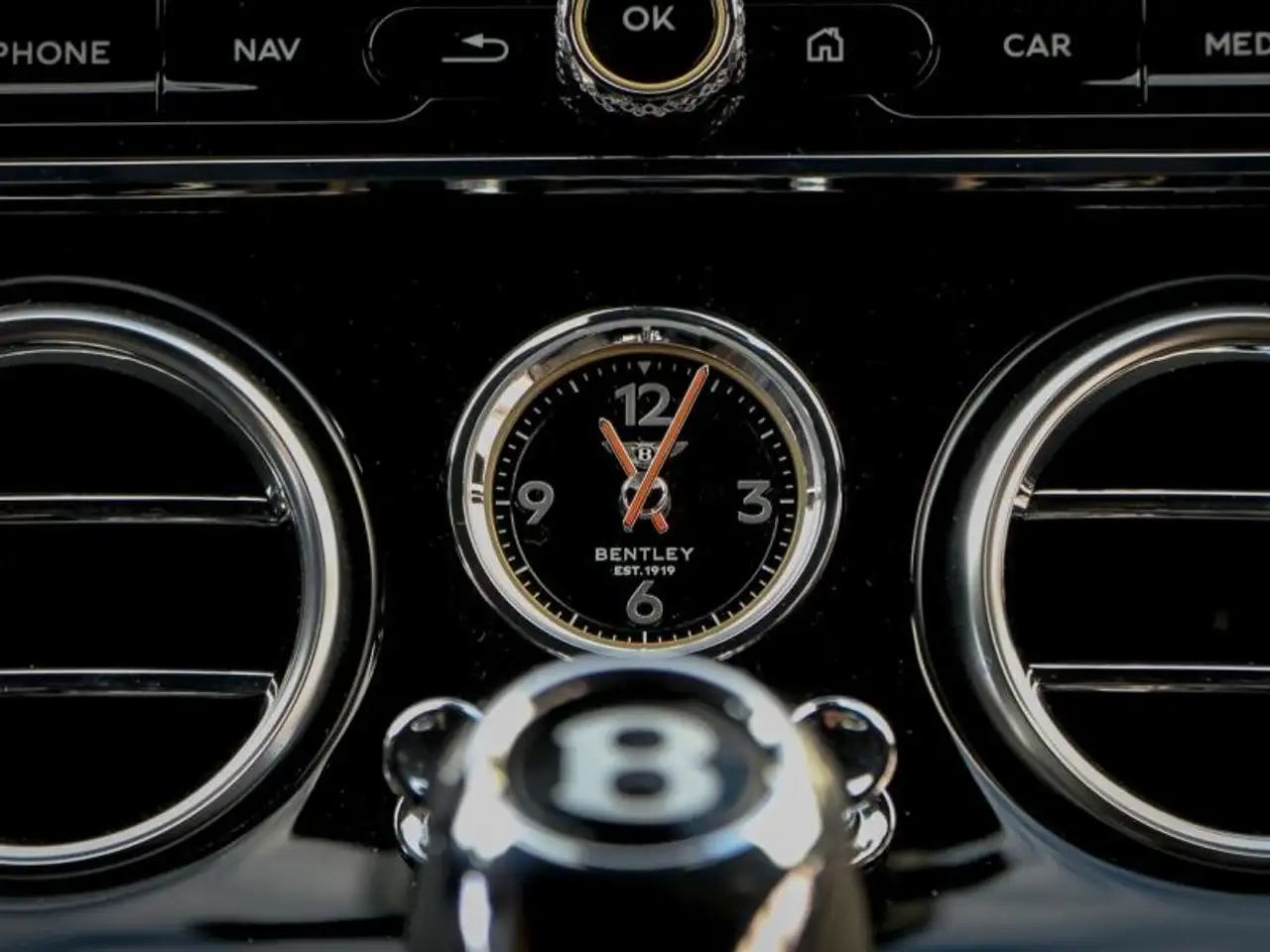 Bentley Continental GT 2022 — фото 19