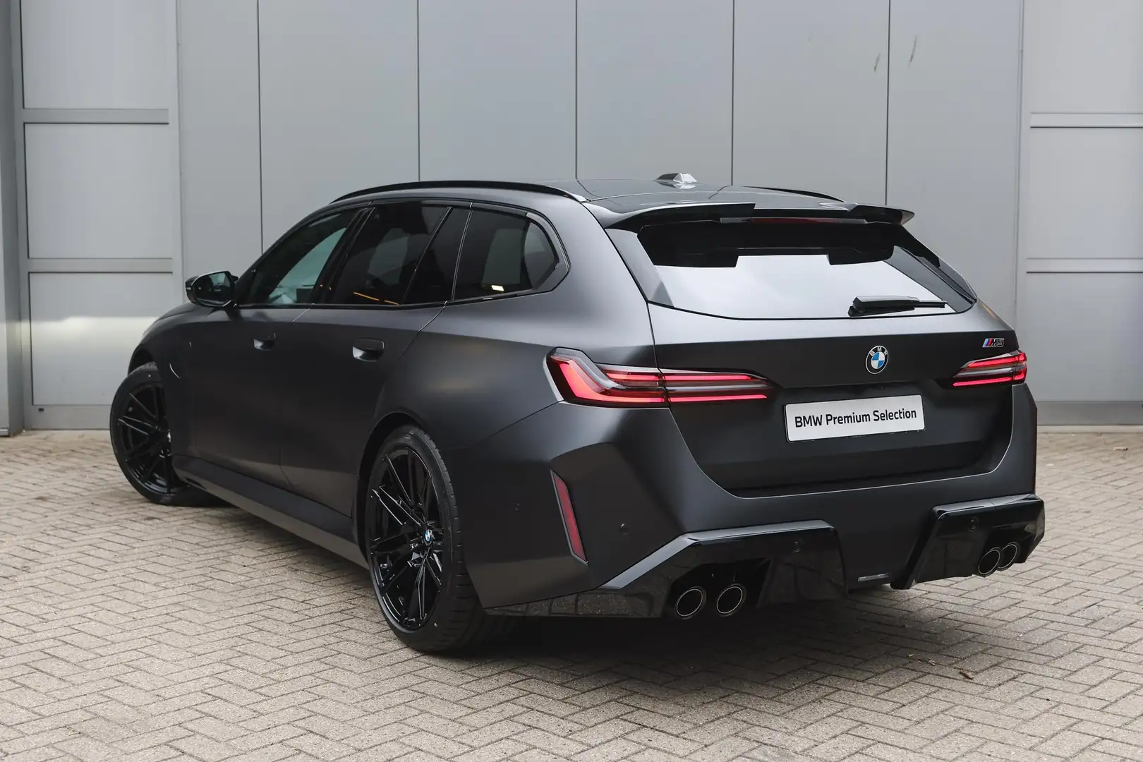 BMW M5 5 Serie Touring Automaat / M Drive Professional / Grijs - 2