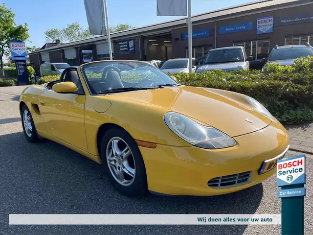 Porsche 718 Boxster Speed Yellow