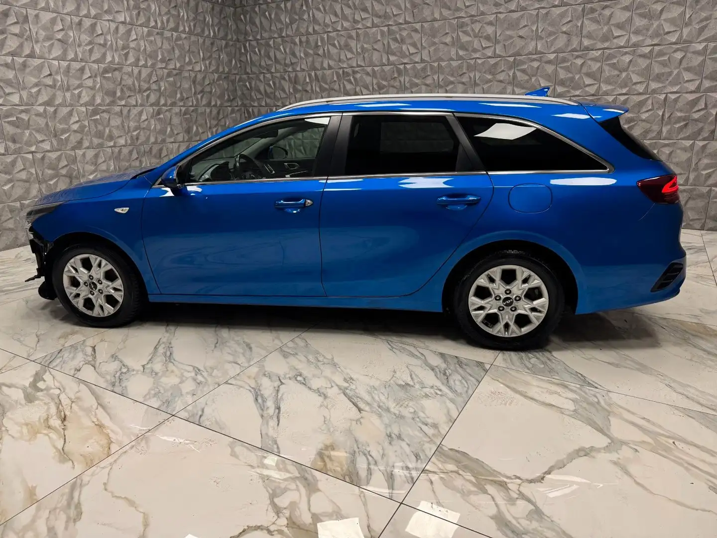 Kia Ceed / cee'd SW 1,0 TGDI ISG GPF Silber Blau - 2