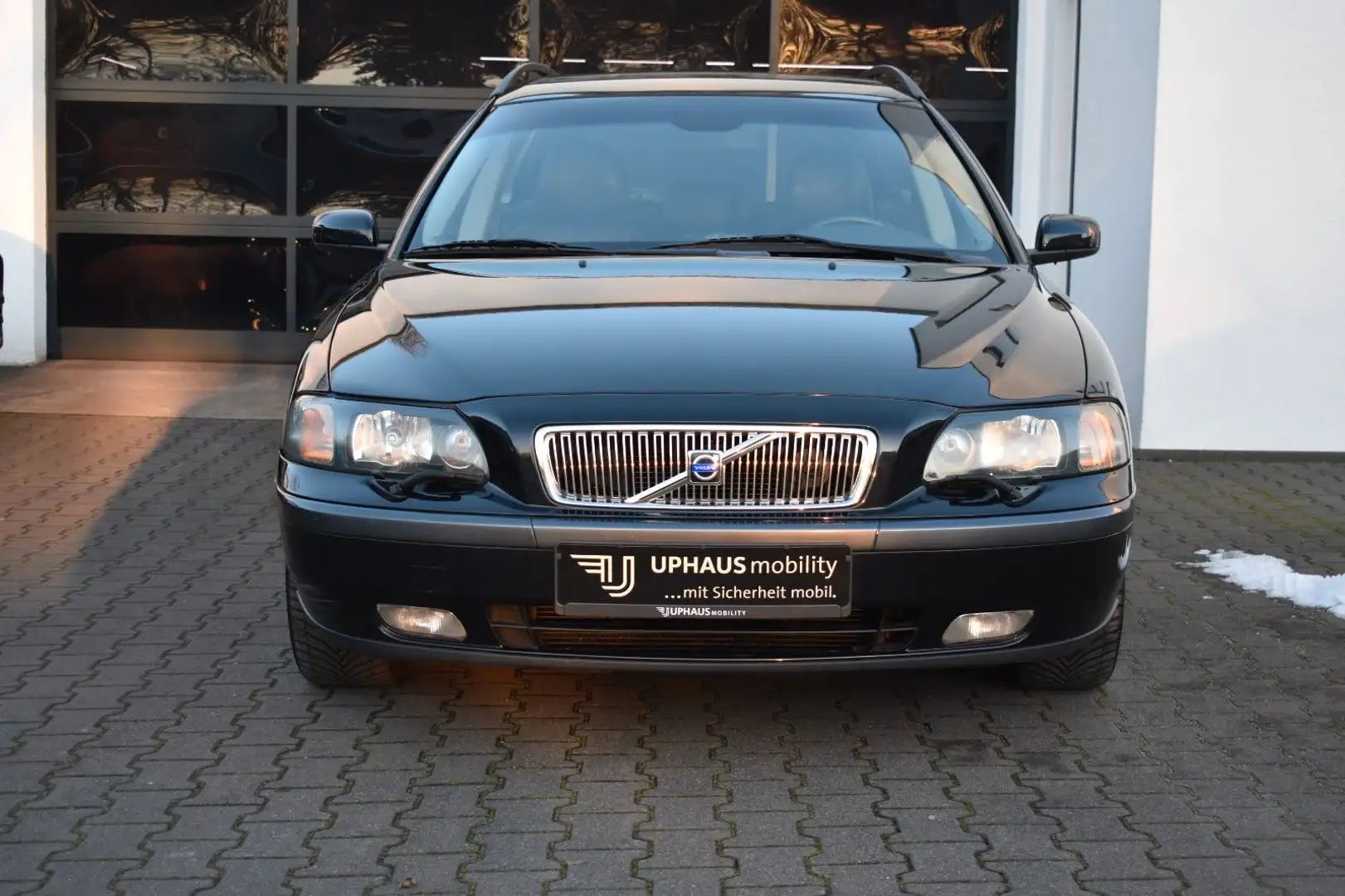 Volvo V70 2.4D  163Ps  Autm./Leder/AHK/5Zylinder Schwarz - 2