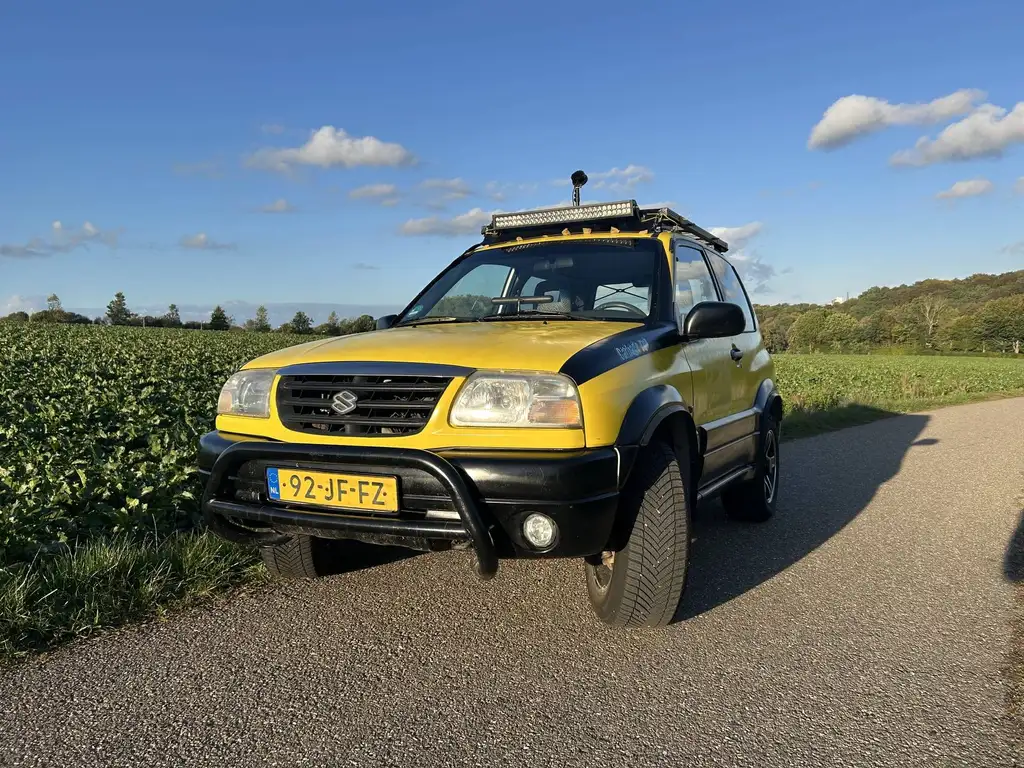 Suzuki Grand Vitara 2002 из Европы — купить под ключ