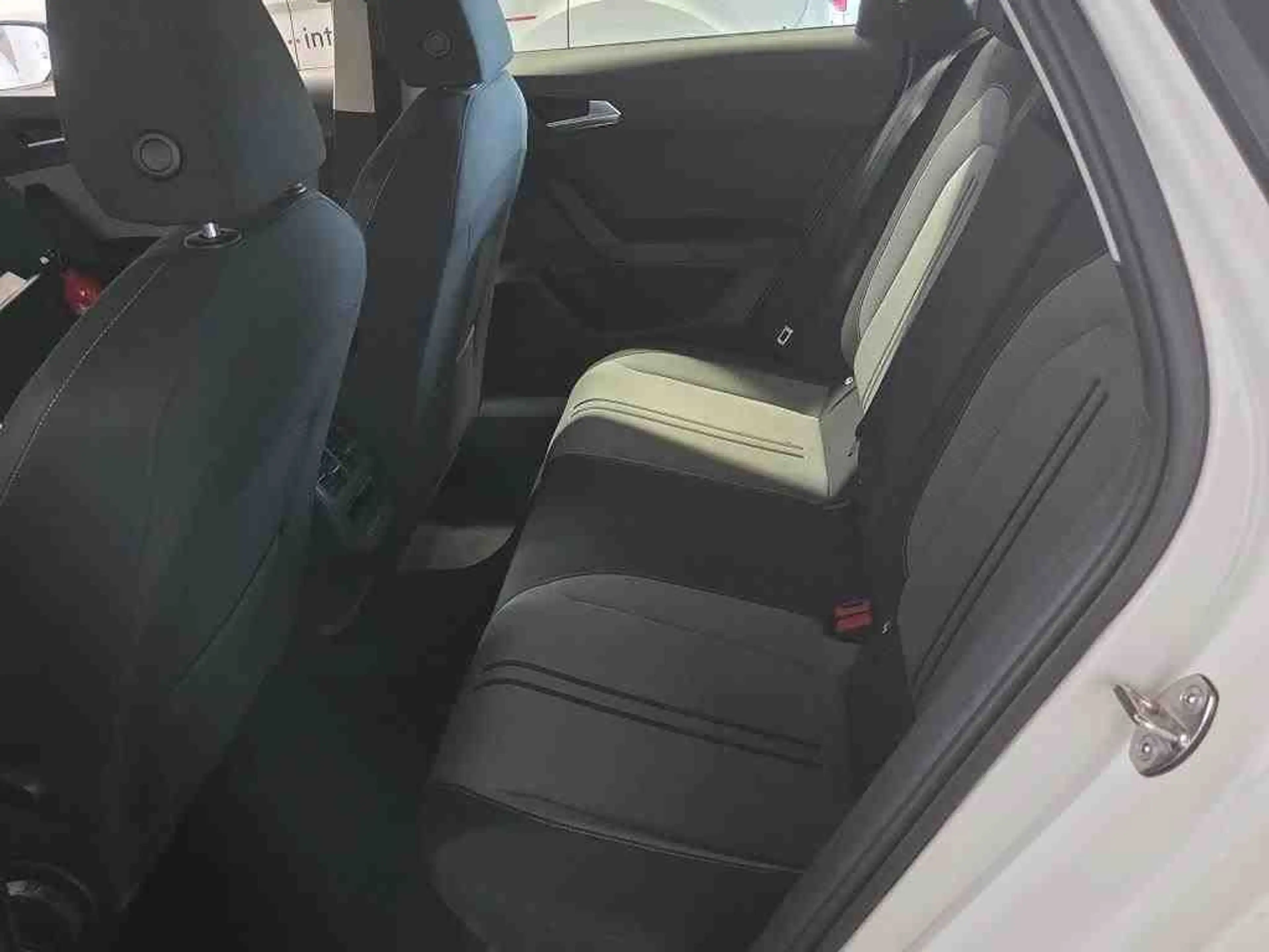 SEAT Leon Sportstourer 2.0 TDI Style LED/ACC/Kam/SHZ — photo 6