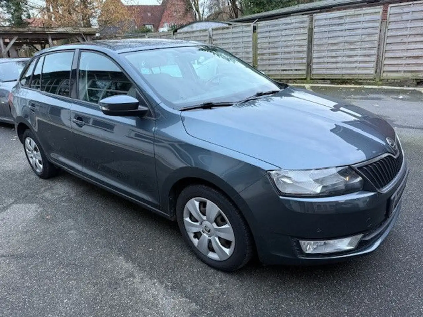 Skoda Rapid/Spaceback 1.4 TDI Ambition Spaceback -PDC-GRA-Li+Si Grau - 1