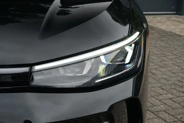Volkswagen Passat view 9