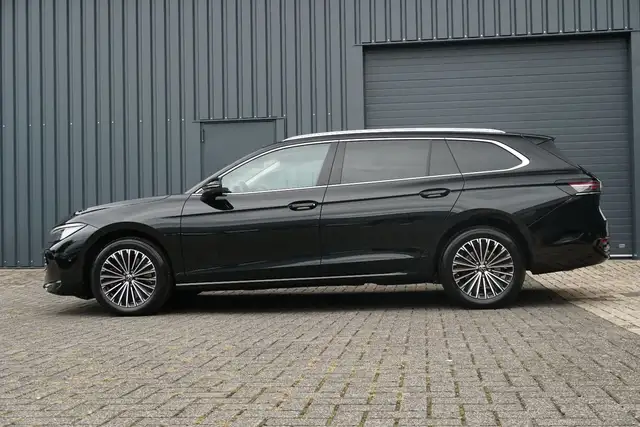 Volkswagen Passat view 4