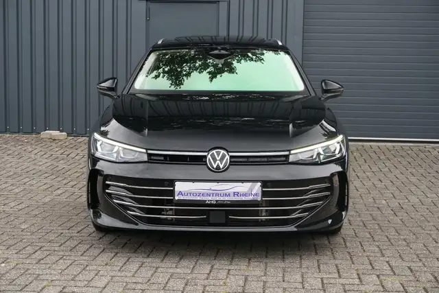 Volkswagen Passat view 2