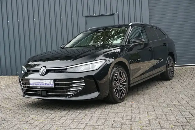 Volkswagen Passat view 3