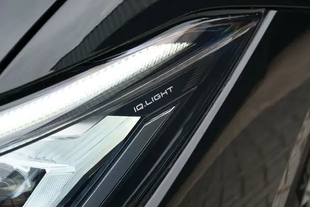 Volkswagen Passat view 10