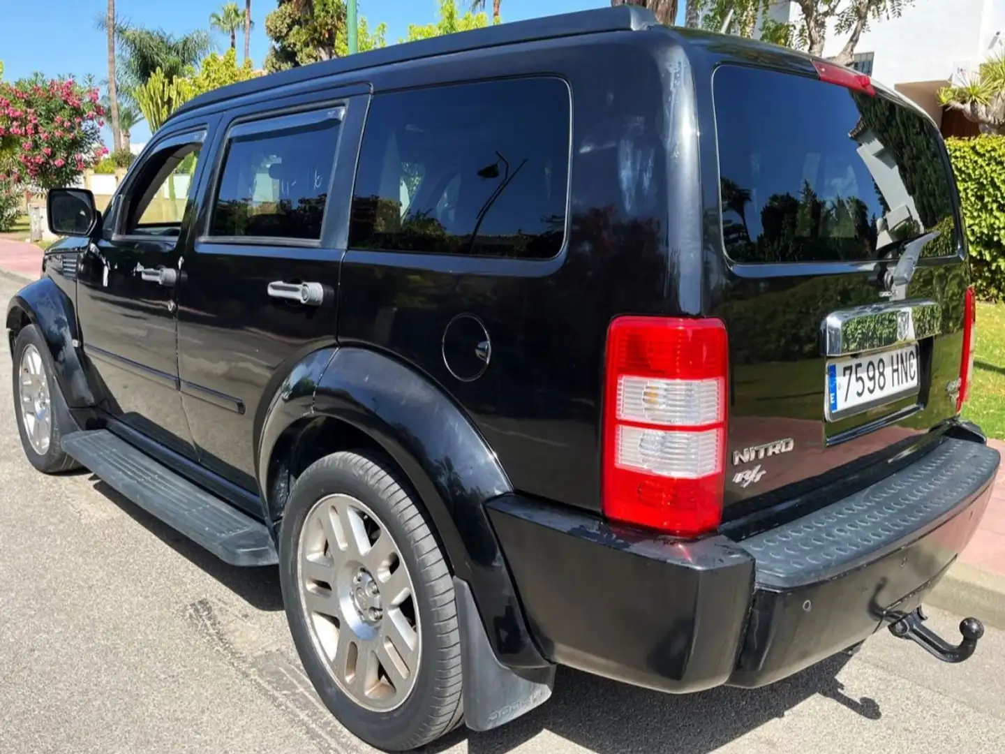 Dodge Nitro 2.8CRD 4WD SXT Aut. Schwarz - 2