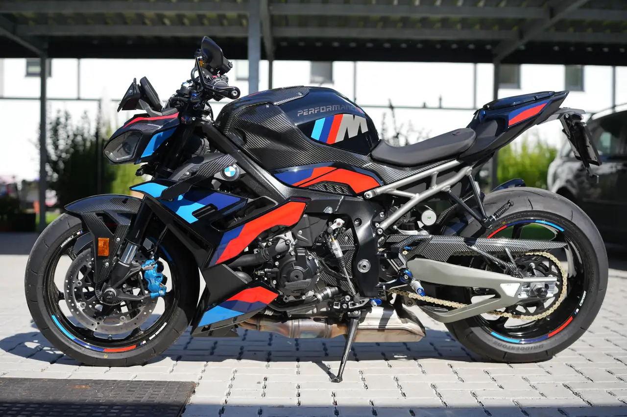 BMW M 1000 R