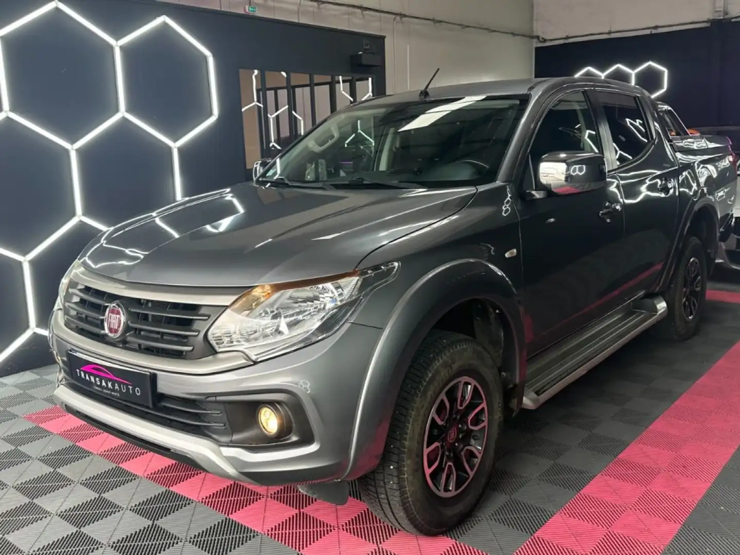 Fiat Fullback DOUBLE CABINE Pack Unlimited 180 ch 2.4L ~ 1ère main ~ Caméra de recul ~ Feux Auto ~ Attelage Grau - 2