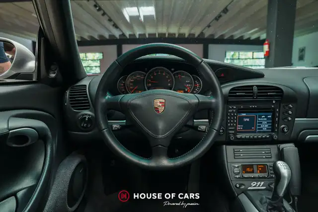 Porsche 911 view 15