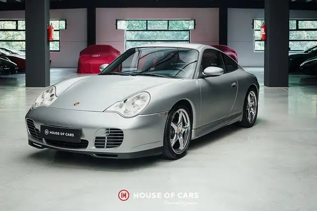 Porsche 911 view 2
