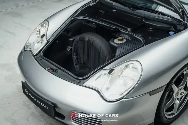 Porsche 911 view 12