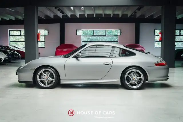 Porsche 911 view 10