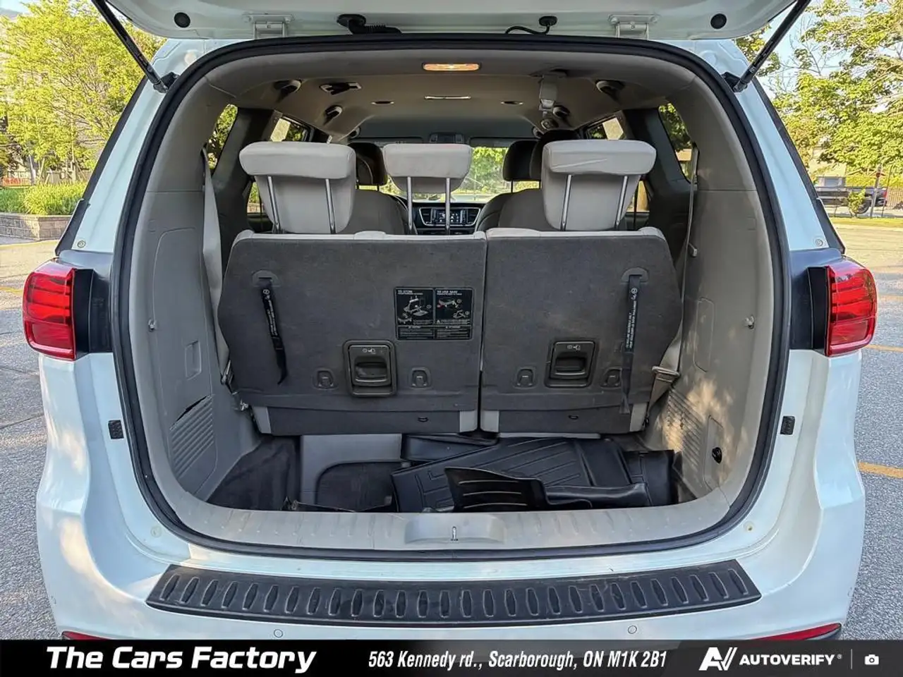 Kia Sedona снимка Kia Sedona