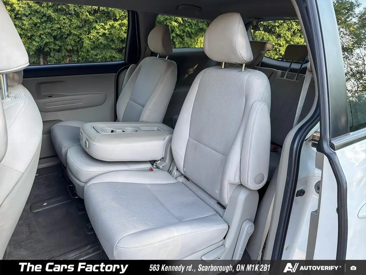 Kia Sedona снимка Kia Sedona
