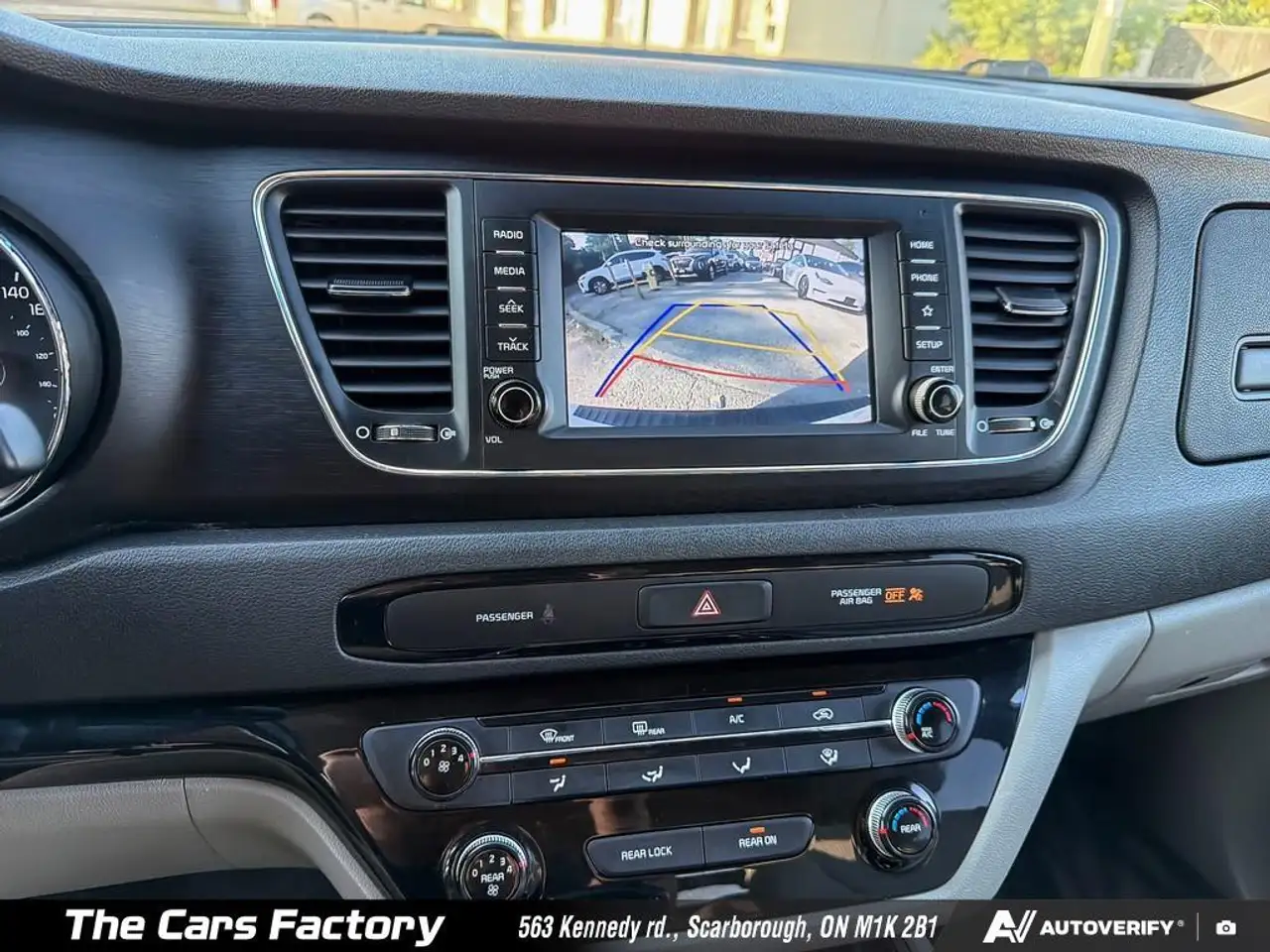 Kia Sedona снимка Kia Sedona