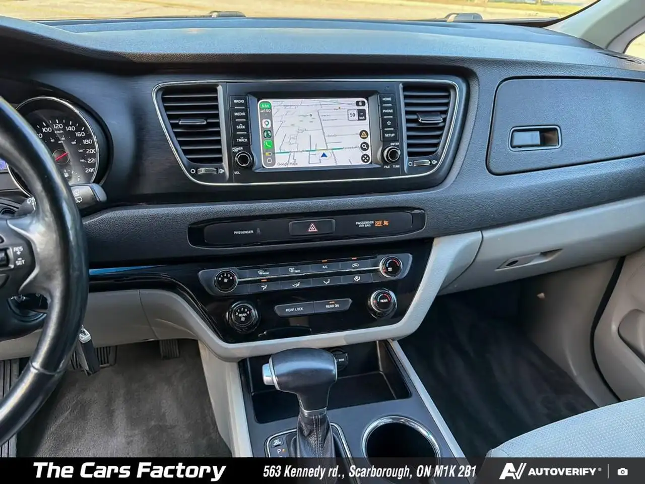 Kia Sedona снимка Kia Sedona
