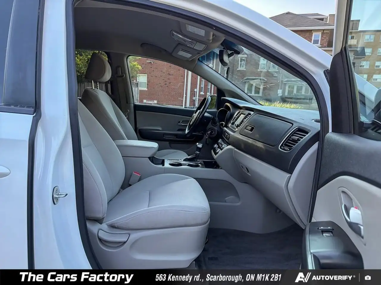 Kia Sedona снимка Kia Sedona
