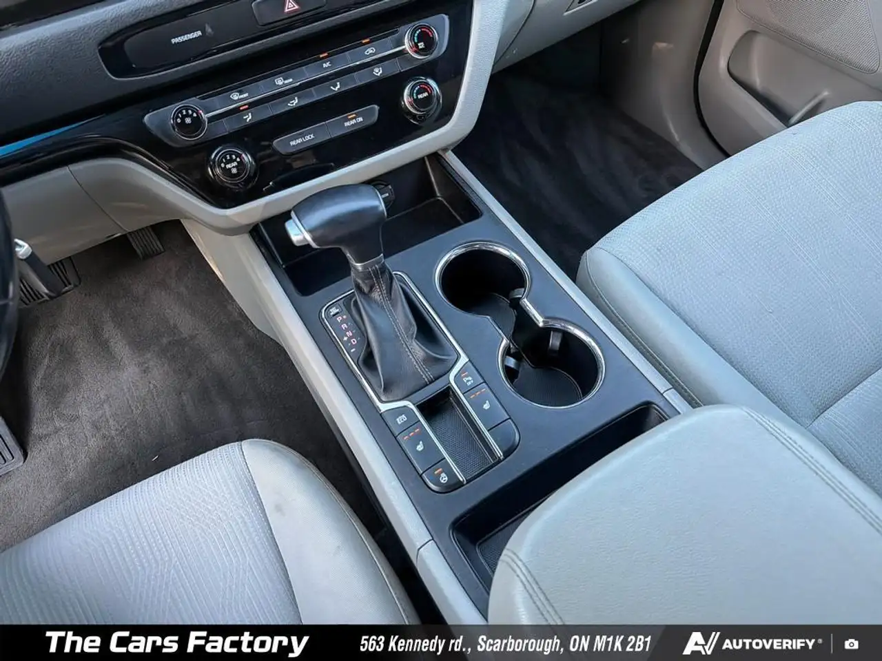 Kia Sedona снимка Kia Sedona