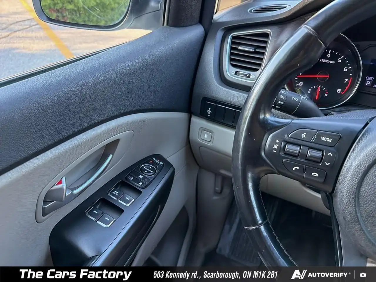 Kia Sedona снимка Kia Sedona