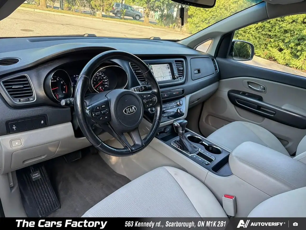 Kia Sedona снимка Kia Sedona