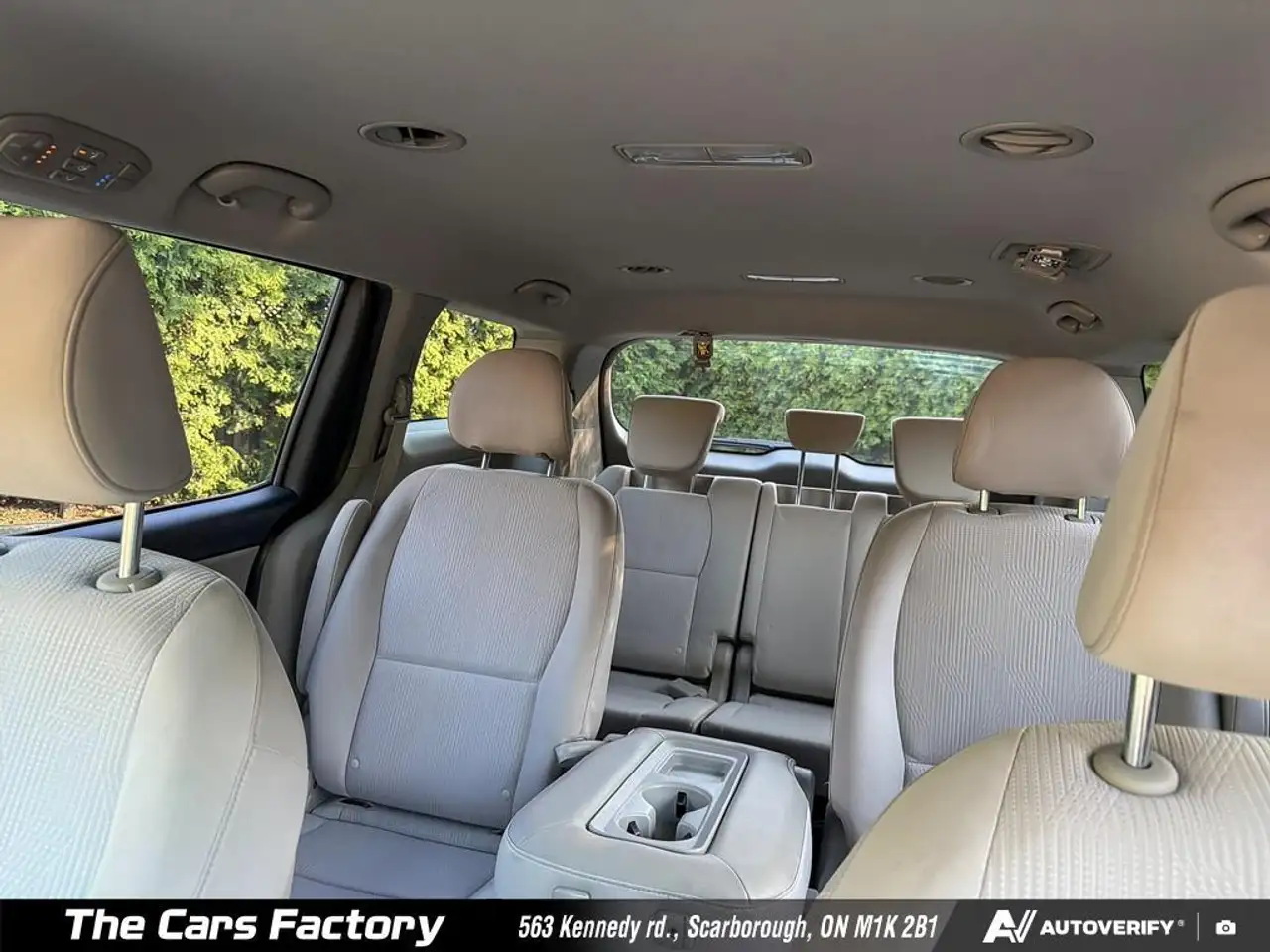 Kia Sedona снимка Kia Sedona