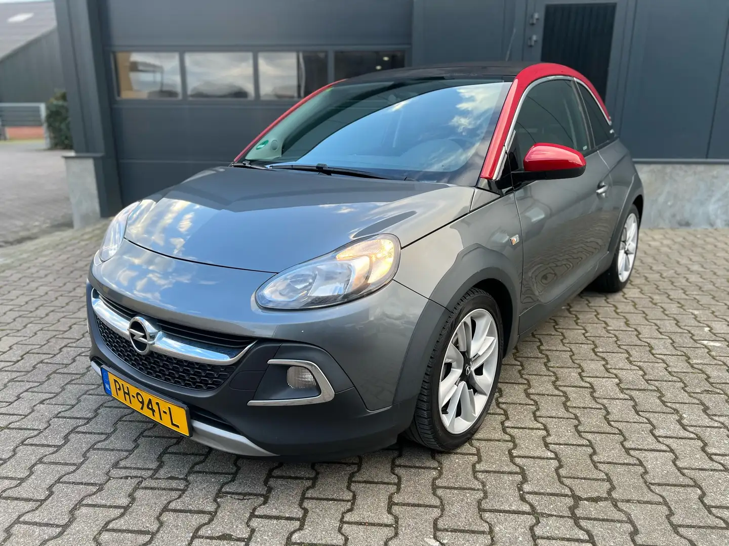 Opel Adam 1.4 Rocks Grijs - 1