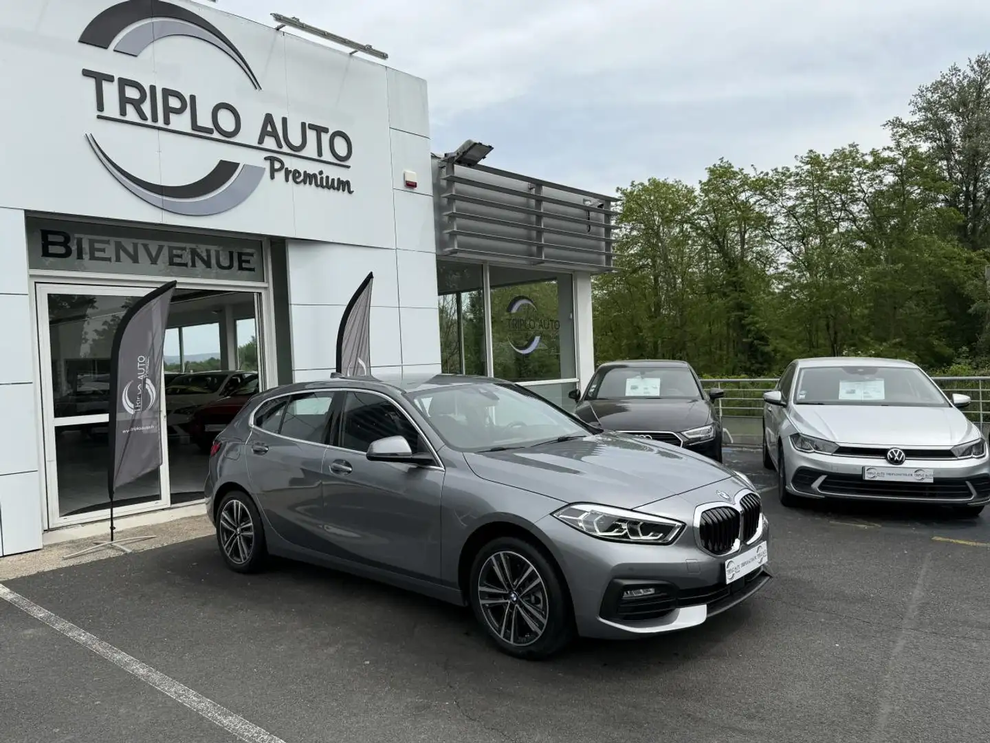 BMW 116 116d- BV DKG BERLINE F40 Lounge SUIVI BMW + GPS + CAMERA AR Gris - 1