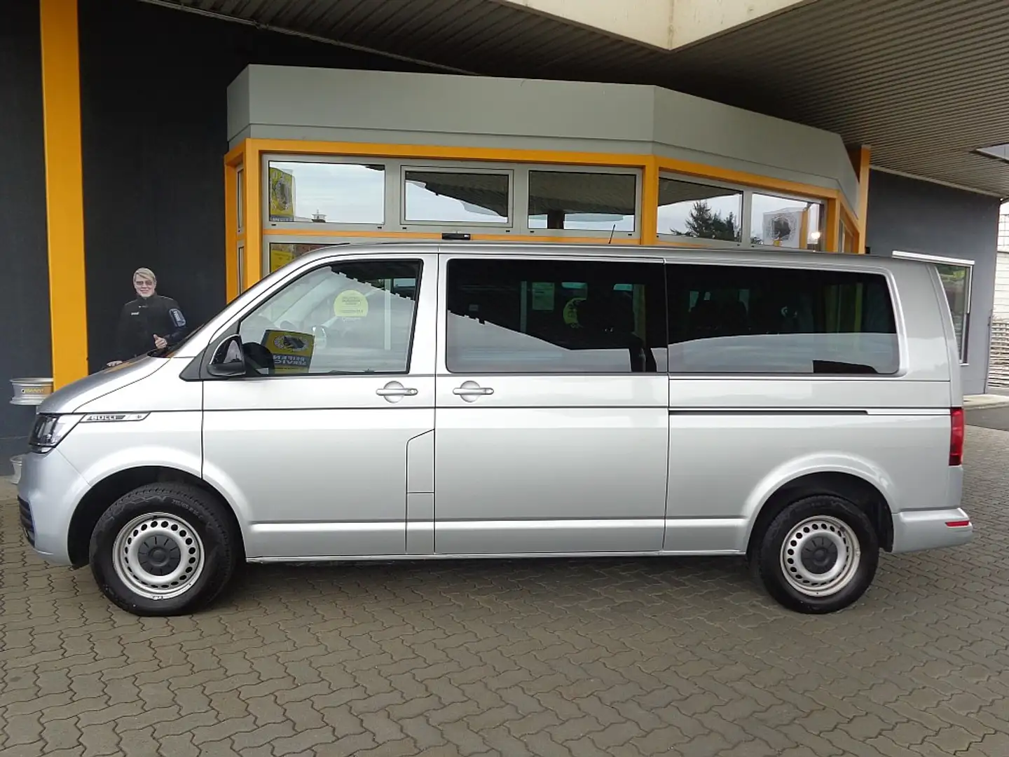 Volkswagen T6.1 Kombi LR 2,0 TDI 4Motion DSG**STHZ*GROßE KLIMA*PDC** Zilver - 2