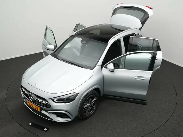 Mercedes-Benz GLA view 14