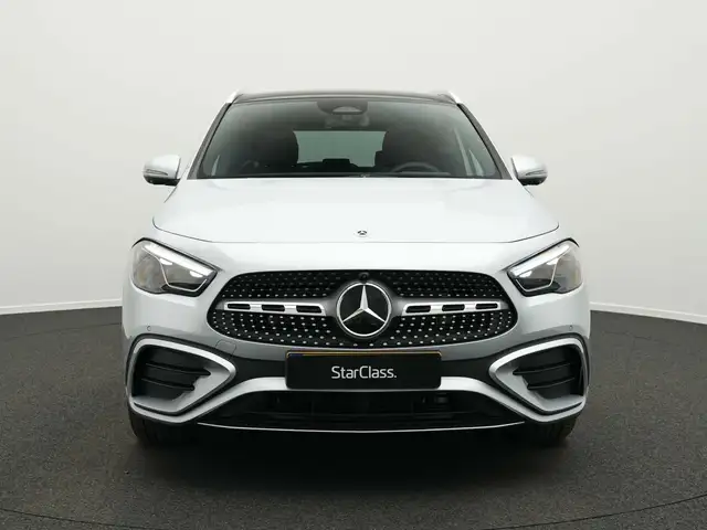 Mercedes-Benz GLA view 2