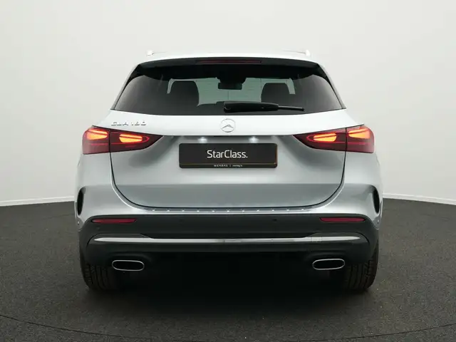 Mercedes-Benz GLA view 4
