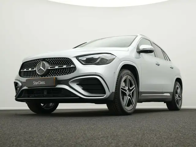 Mercedes-Benz GLA view 10