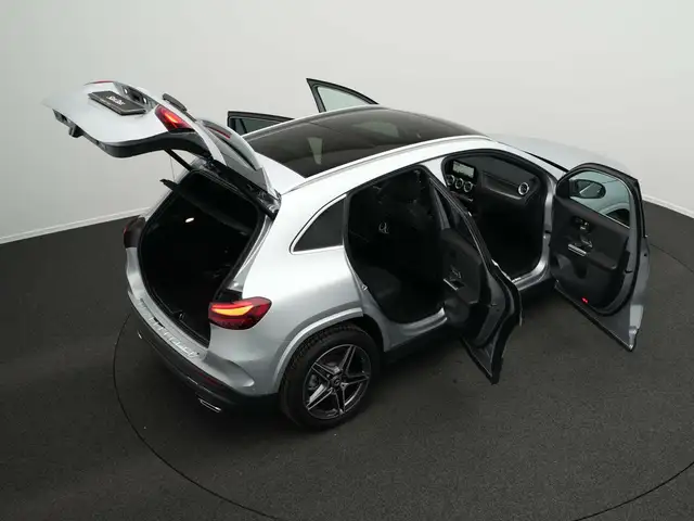 Mercedes-Benz GLA view 15