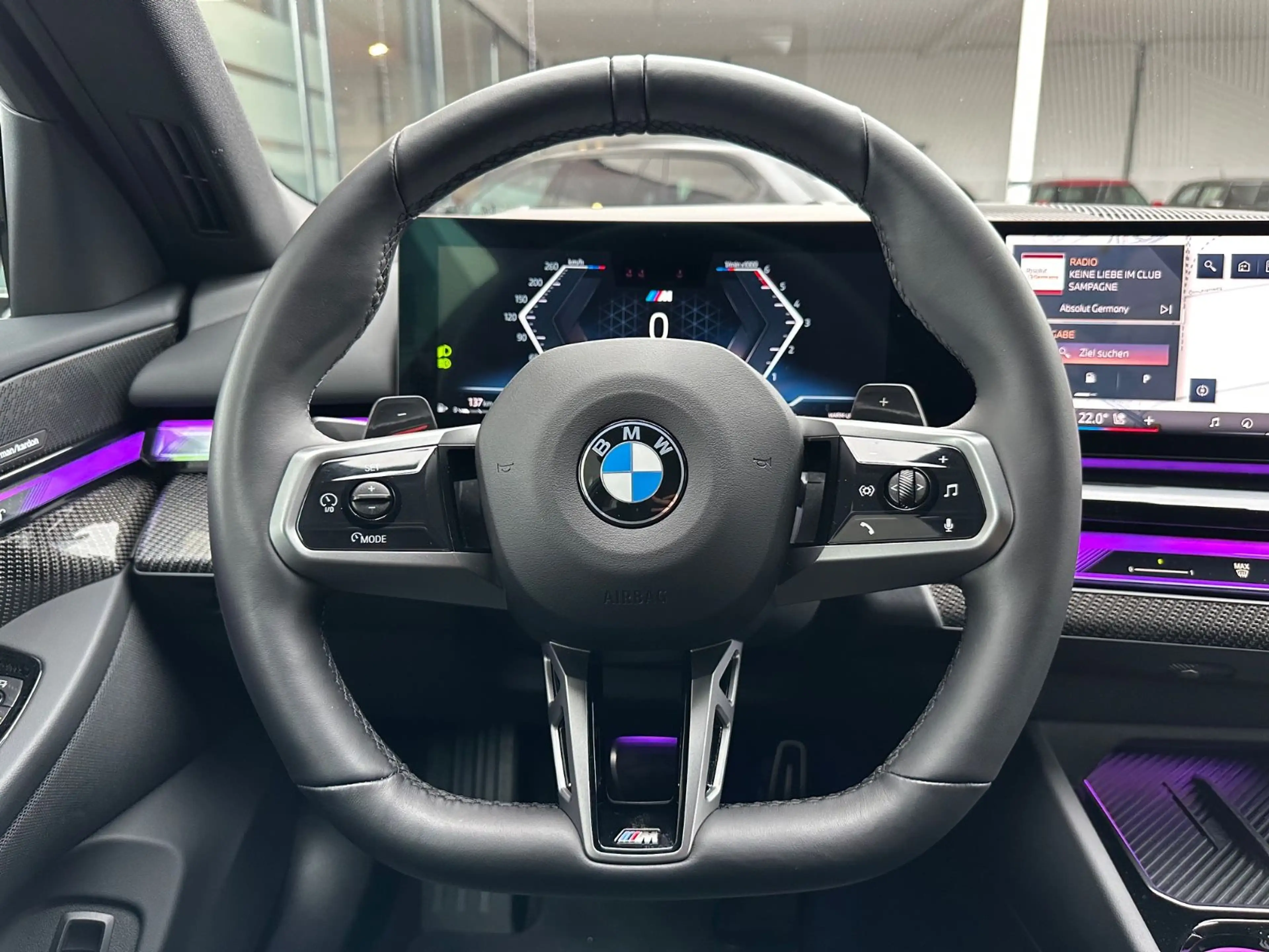 BMW 520 i Touring M Sport | Iconic Glow | Panorama — photo 7