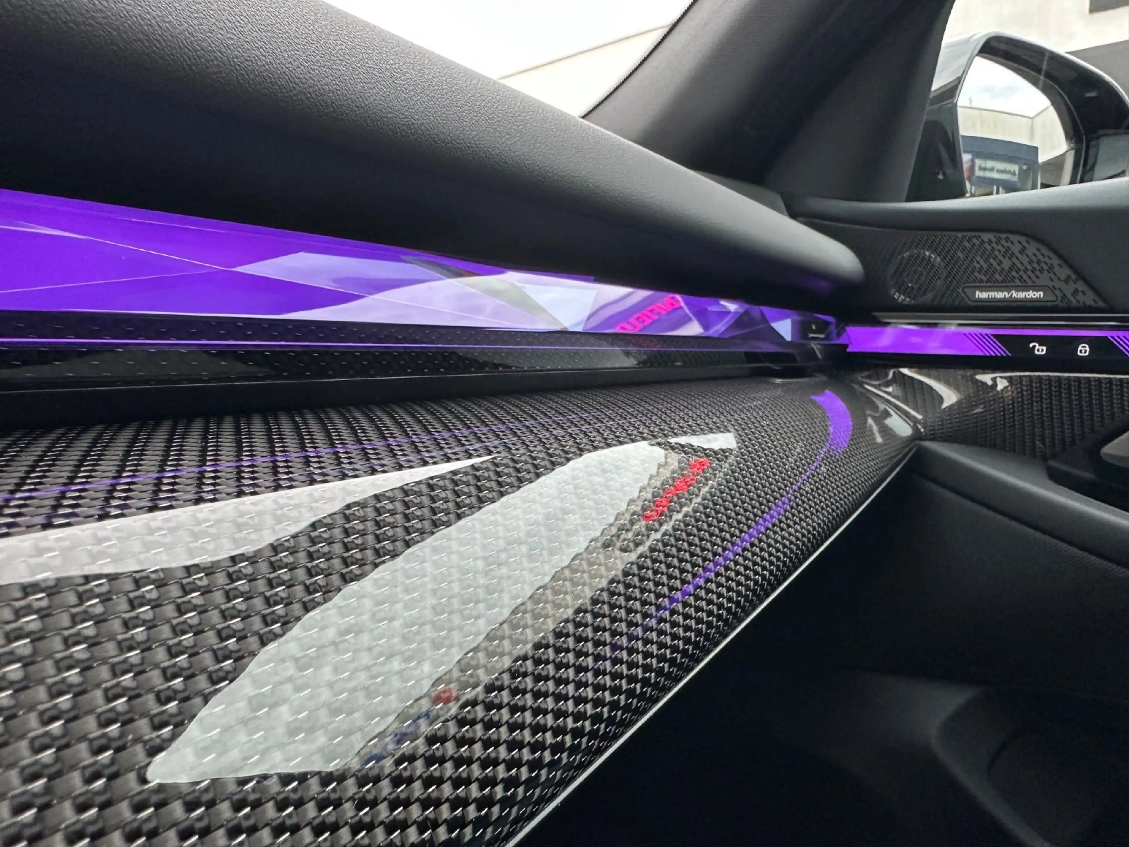 BMW 520 i Touring M Sport | Iconic Glow | Panorama — photo 11