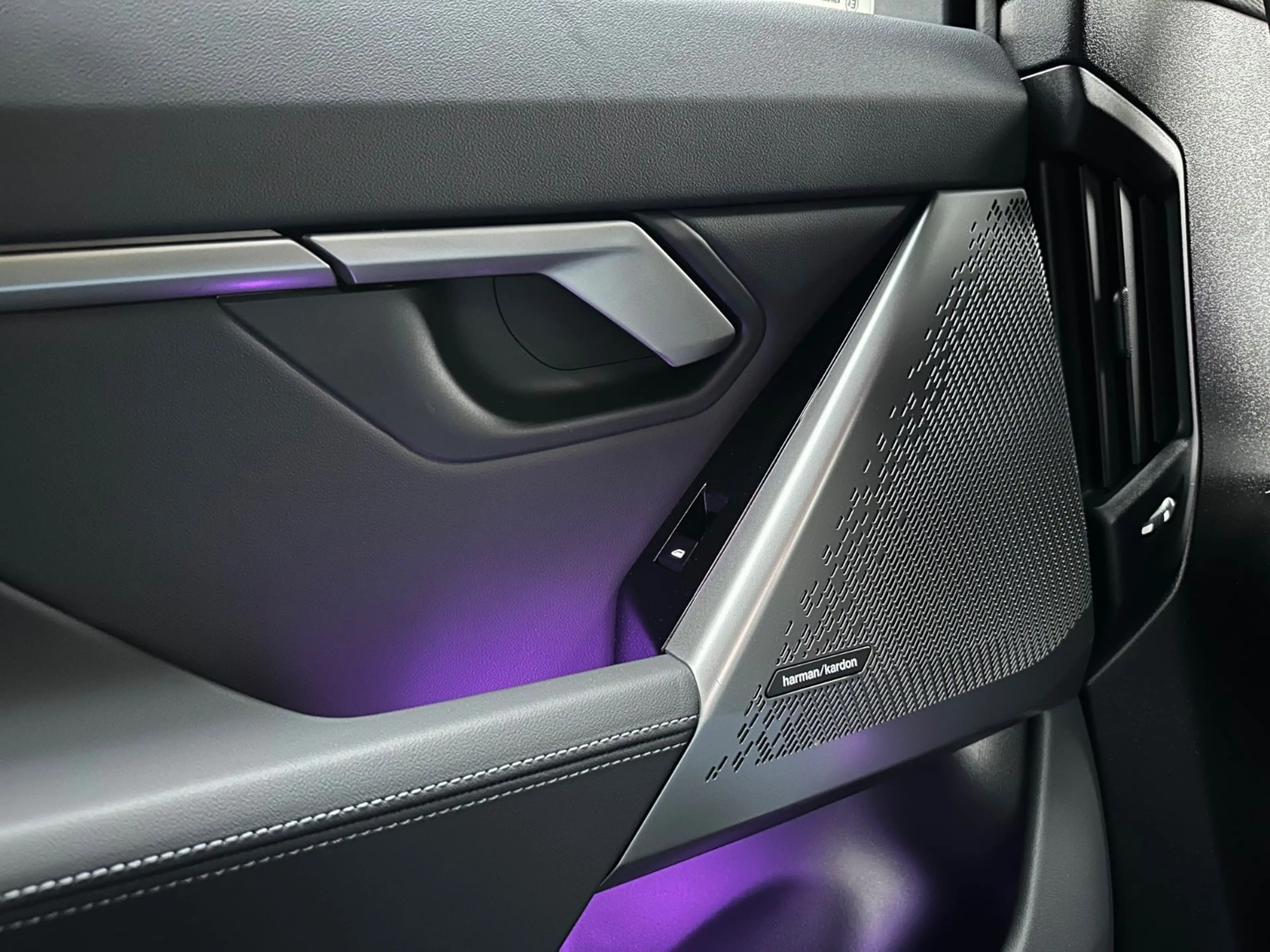 BMW 520 i Touring M Sport | Iconic Glow | Panorama — photo 13