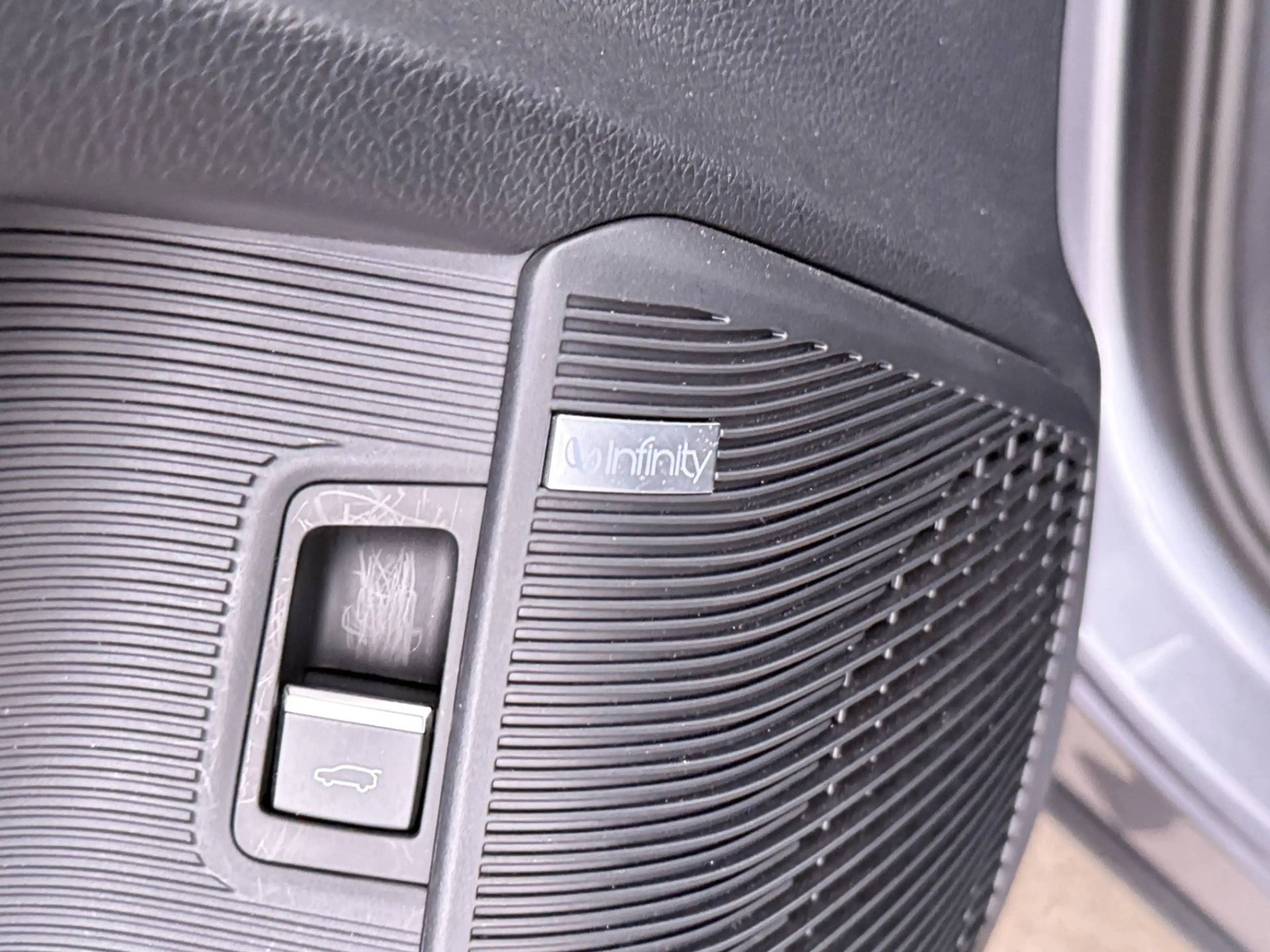 BYD Seal U 1.5 PHEV DM-i Boost Aut LED 360-CAM SKY — photo 24